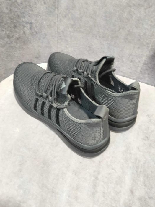 Мужские кроссовки летние.