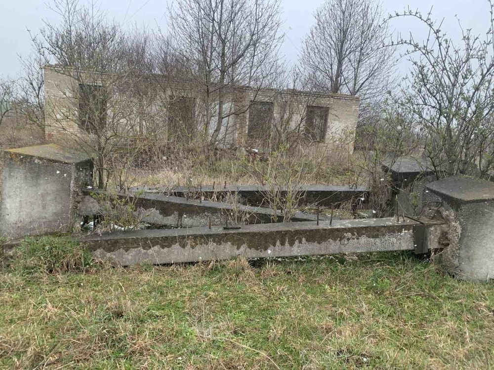 Продам бетонний каркас ангару