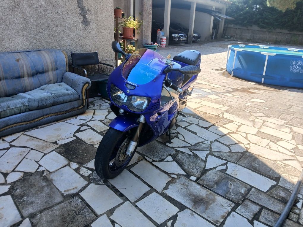Honda cbr 900 rr fireblade