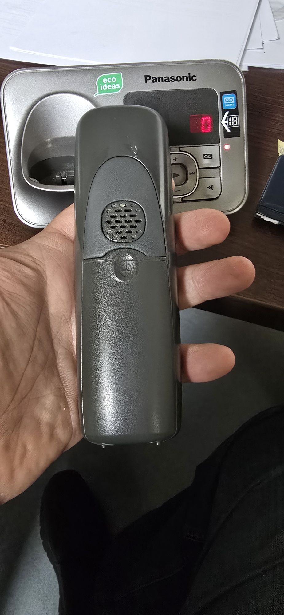 Telefon Panasonic z automatyczną cyfrową sekretarką, komplet.