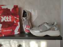 Sneakersy srebrne Xti