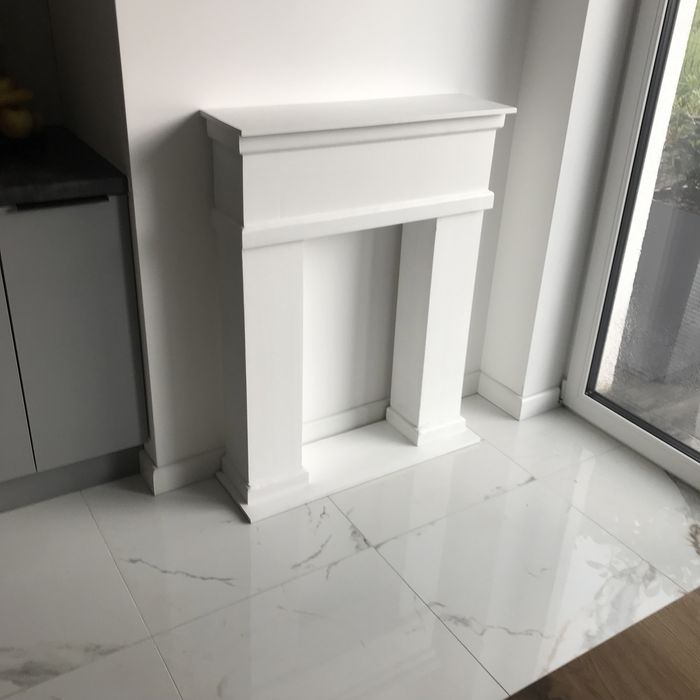 Atrapa kominka z drewna