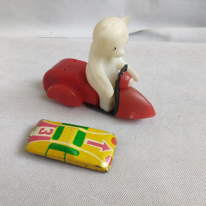 Медведь на мотороллере. Игрушка СССР