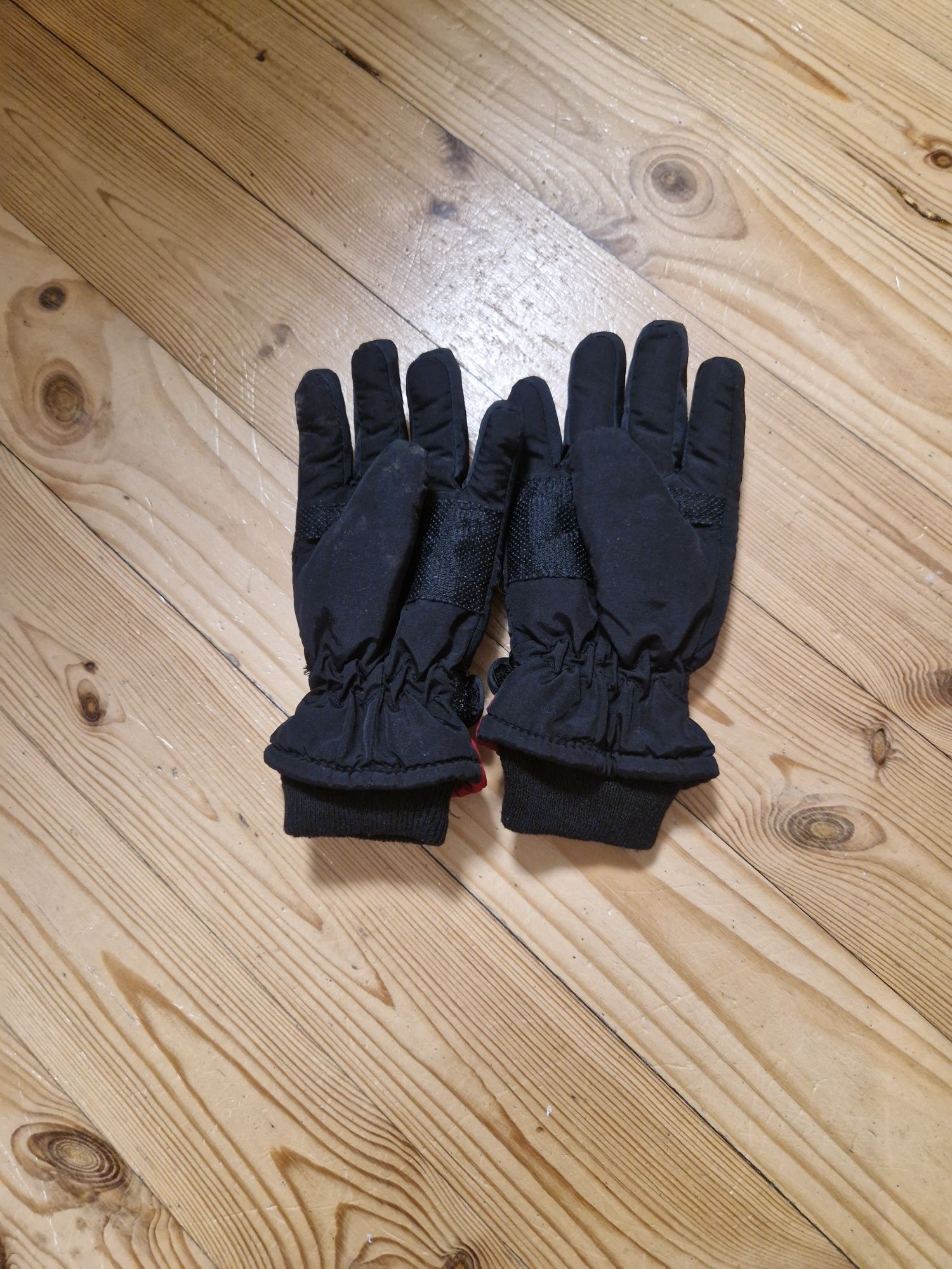rękawiczki na śnieg, narty