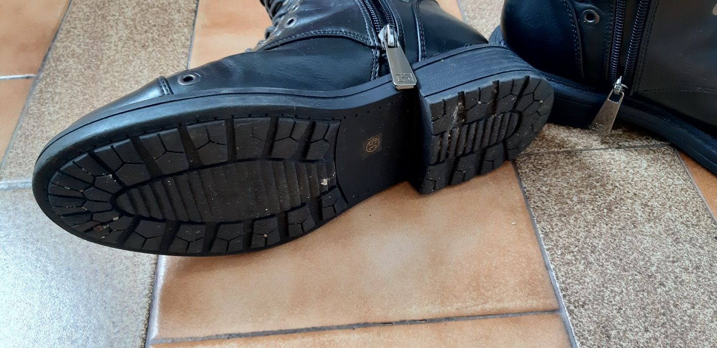 Botas pretas estilo militar 35