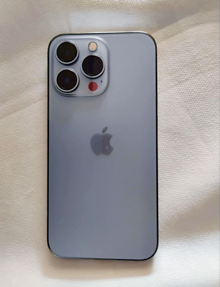 Iphone 13 pro niebieski linitowany kolor