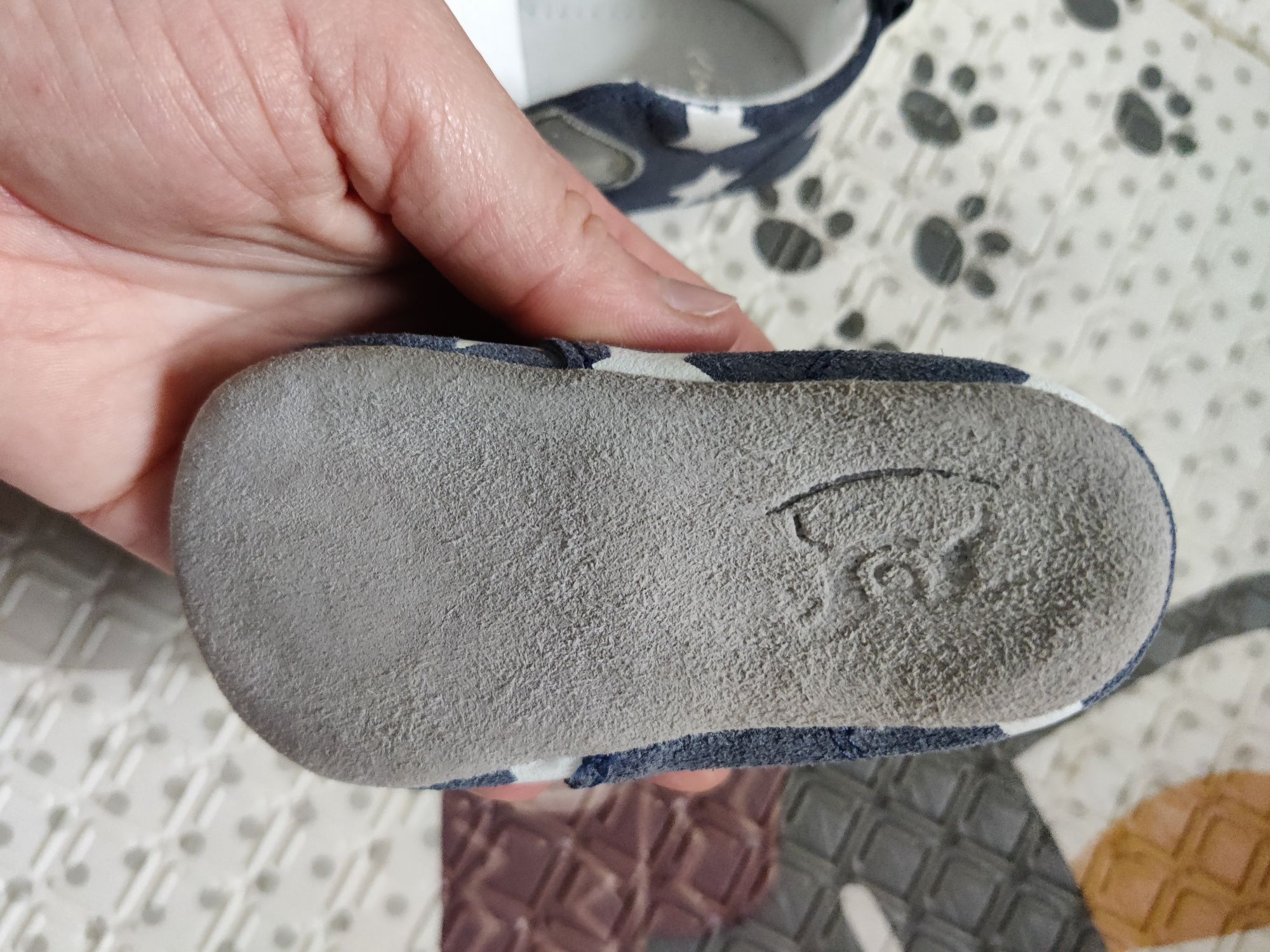 Mata edukacyjna Little Dutch, nosidło  Ergobaby, buty Emel