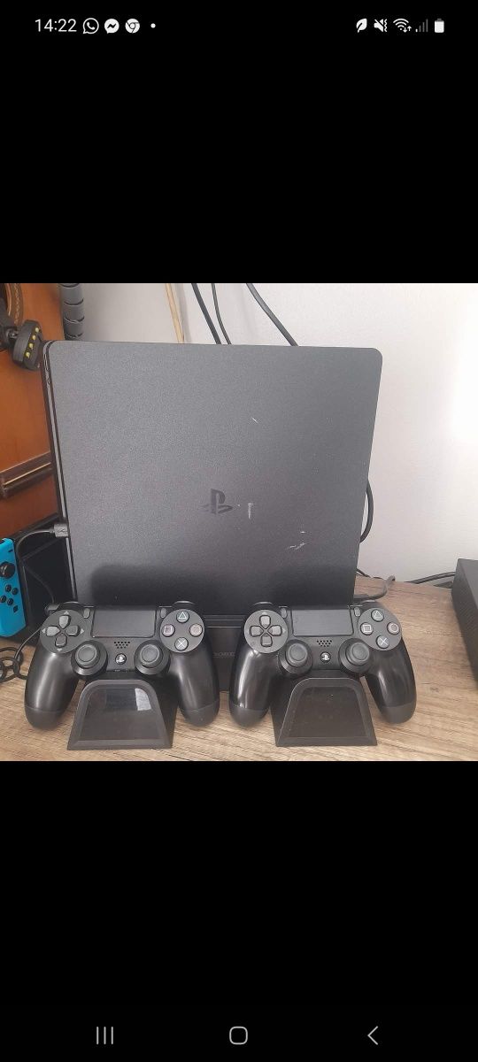 Play station com suporte de carregamento para comandos + 1 comando