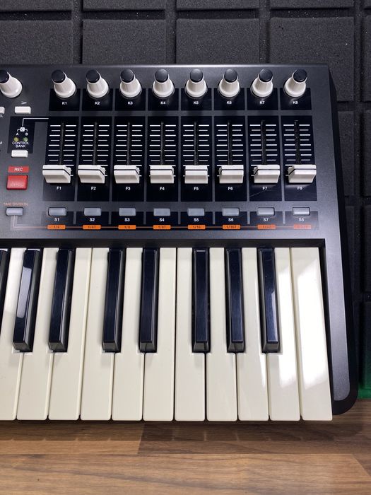 MIDI-контроллер Akai MPK 49