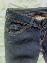 Granarowe jeansy Tomy Hilfiger