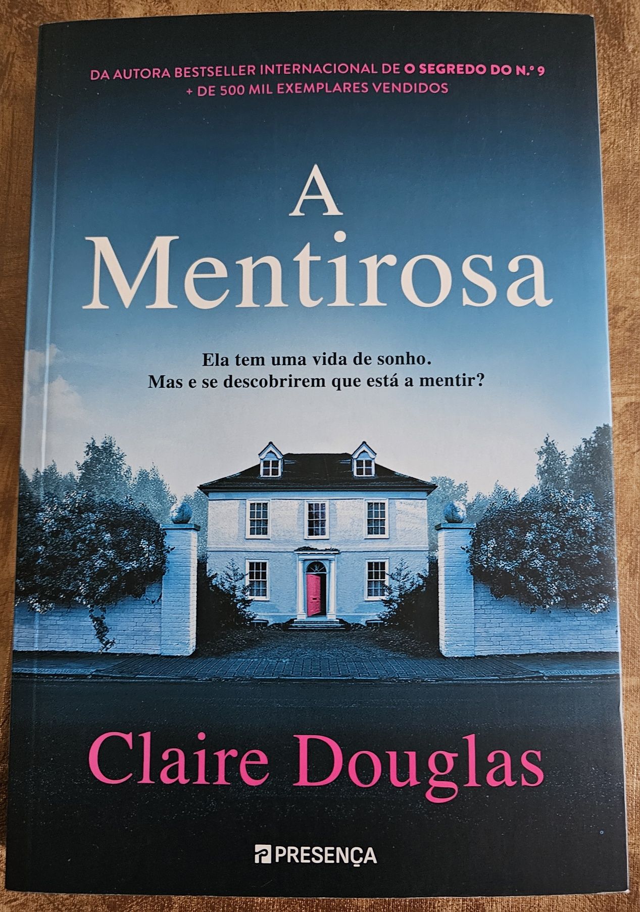 Livro "A Mentirosa", Claire Douglas