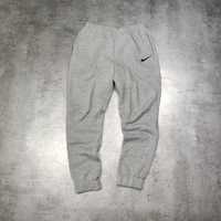 MESKIE Spodnie Dresy Dresowe Szare Małe Logo Ciepłe Nike Bawełna Haft