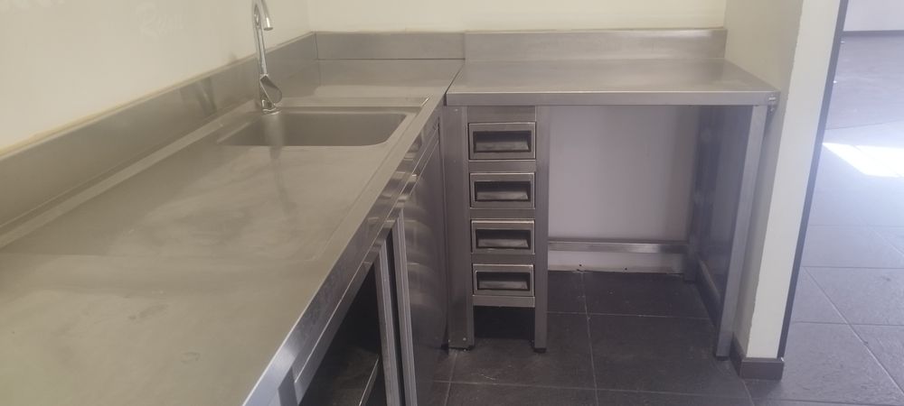 Bancada em inox com lavatorio