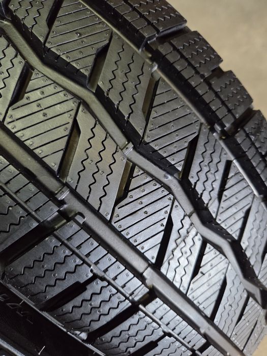 opony nowe 215/65R16 Hankook Winter icept LV