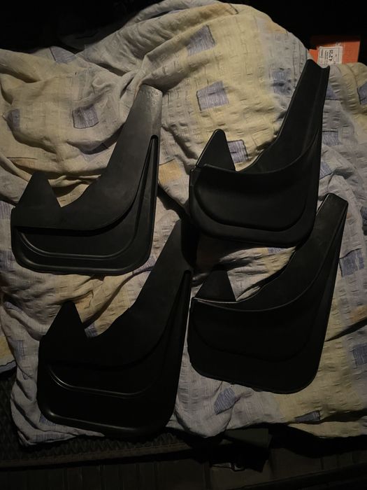 Нові бризковики універсальні Elegant Rezaw plast