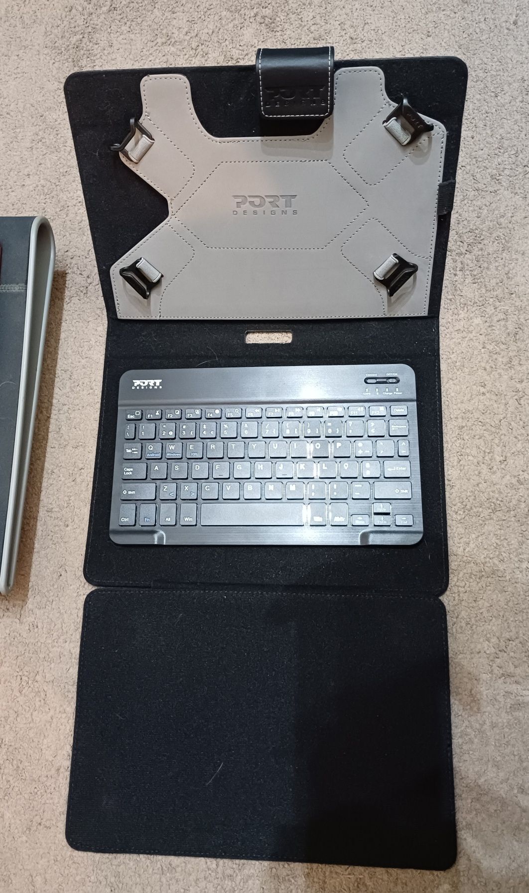 Capa com teclado para tablet