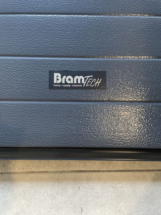 Brama garażowa segmentowa z napędem