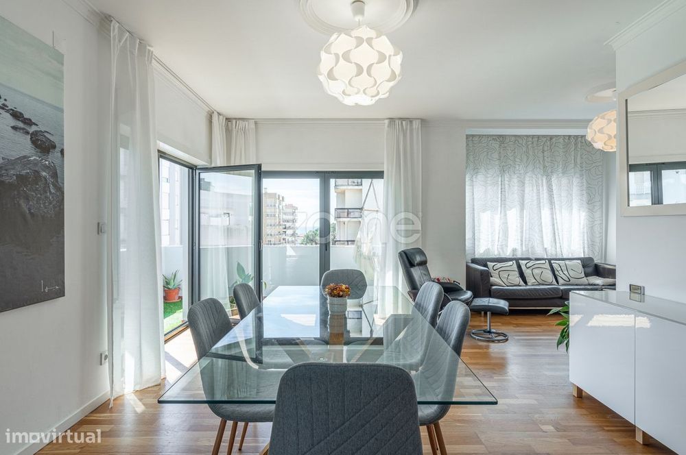 Apartamento T3 Amorosa com varandas e vista mar