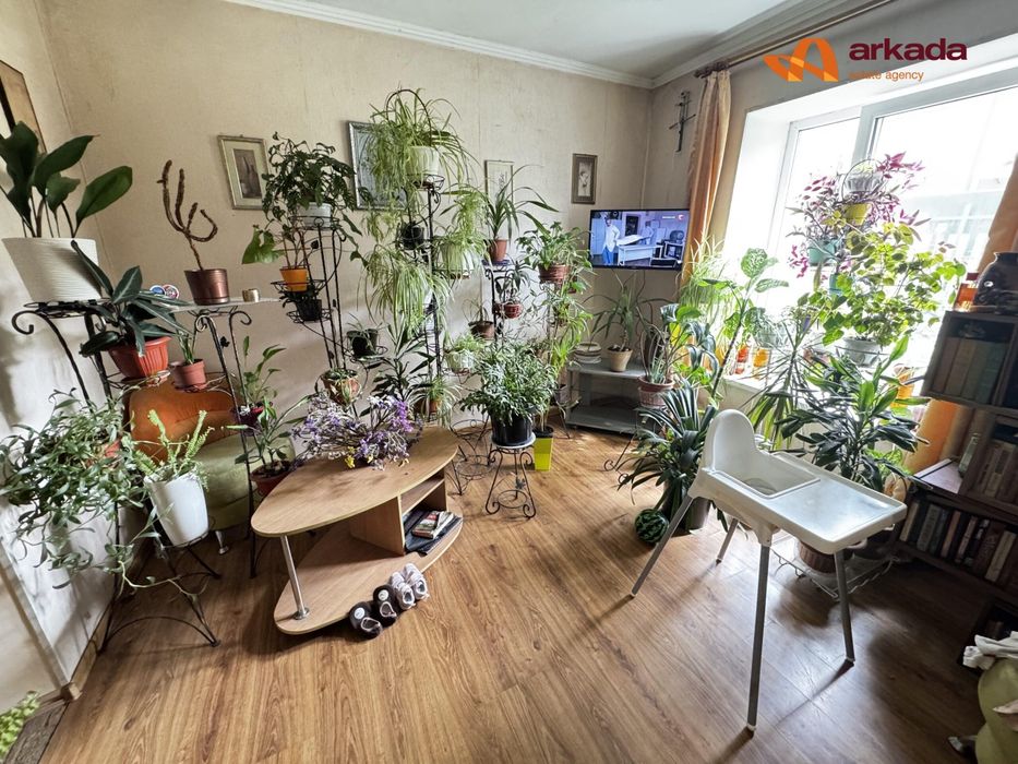 Трикімнатна квартира з ремонтом, центр, вул.Марії Підгір'янки