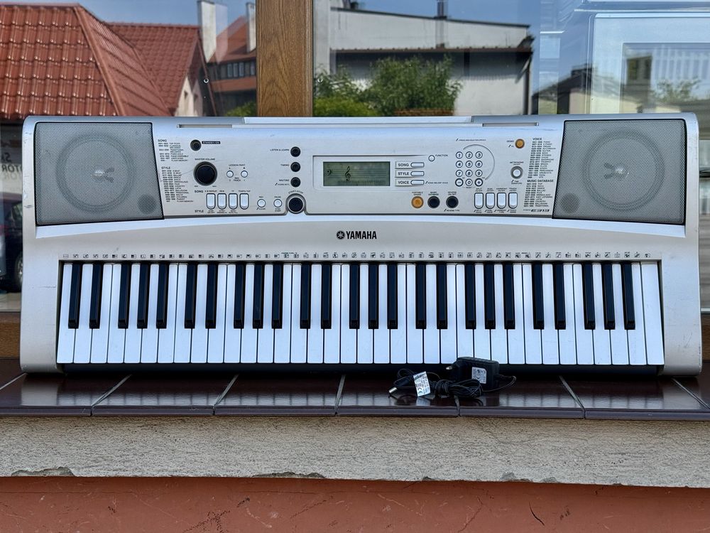 Keyboard YAMAHA PSR E-313 - Dynamiczny - Sprawny Wyświetlacz