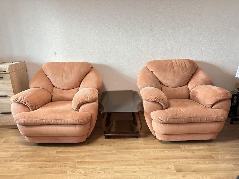 Крісла в ідеальному стані + стіл безкоштовно!