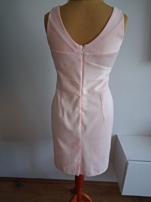 Sukienka elegancka róż w łosoś z dopasowanym cieniutkim szalem r 40/42