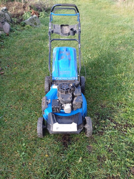 Sprzedam kosiarkę spalinową na części lub do naprawy własnej