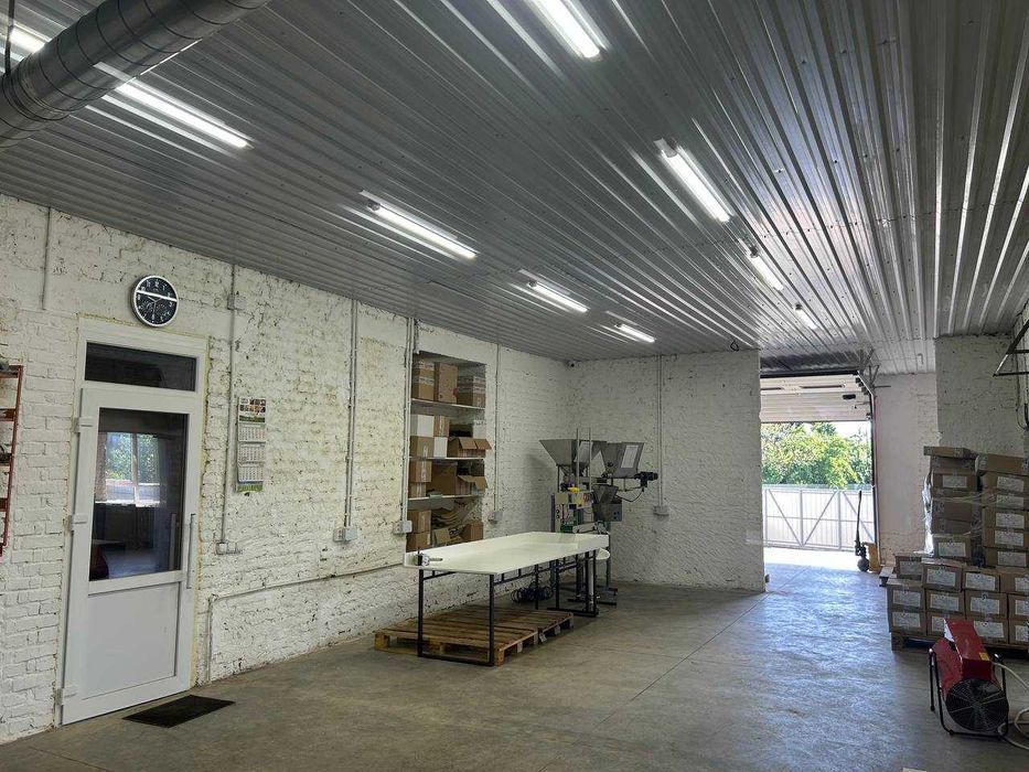 Продаж окремого комерційного об'єкту з власною ділянкою!