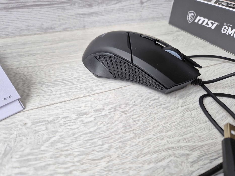 як нова. ігрова мишка MSI Clutch GM08 з регулюванням ваги.