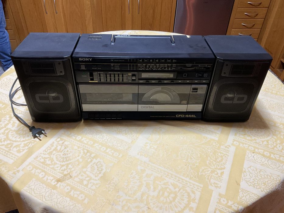 Aparelhagem Sony CFD-444L – CD, Cassete e Rádio com Pega Portátil