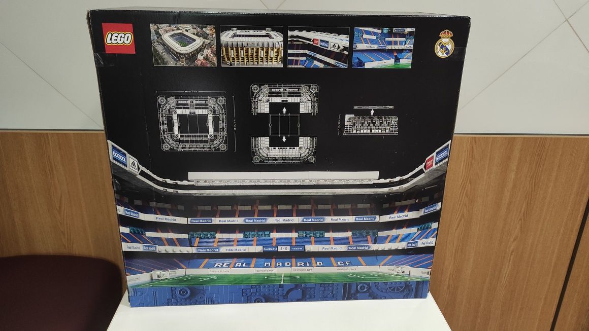 Конструктор LEGO ICONS 10299 стадион ФК Реал Мадрид (5876 деталей)