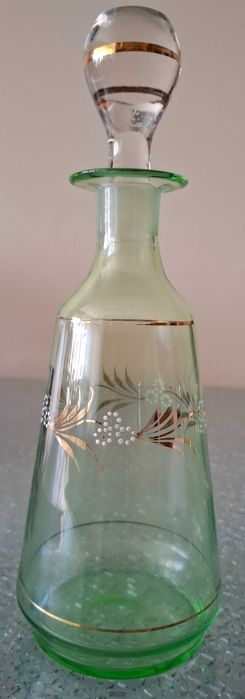 Conjunto de Licoreira e Cálices Muito Antigo