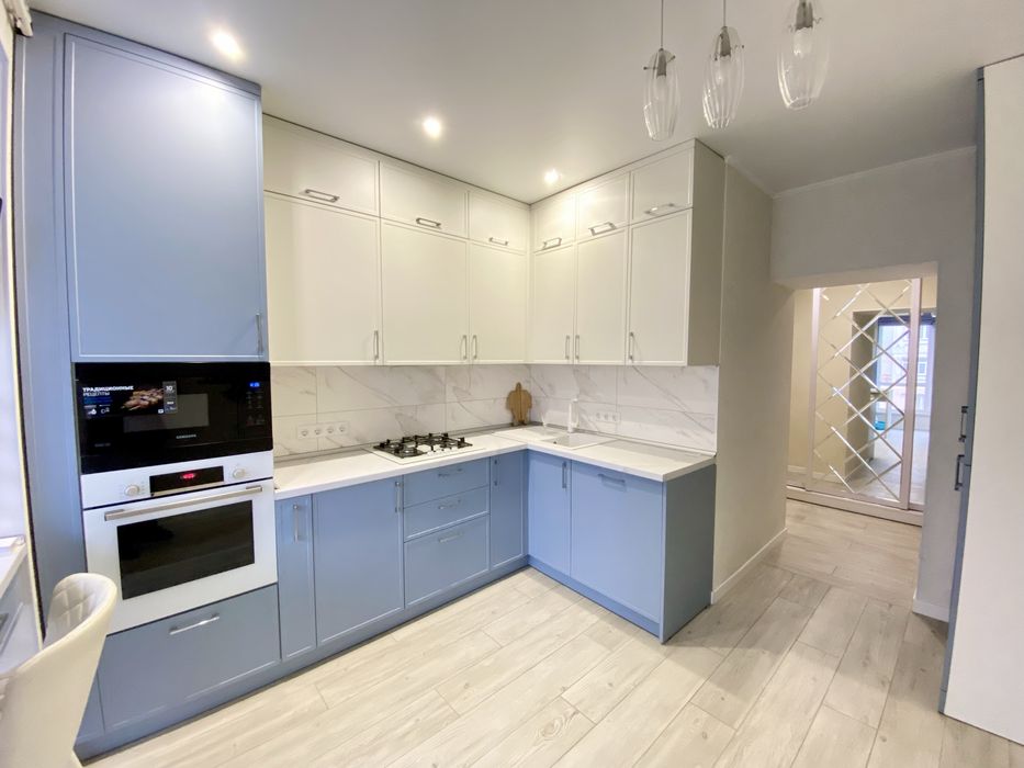 Продам в новобудові 4к квартиру з ремонтом, ЖК Лазурний на Намиві