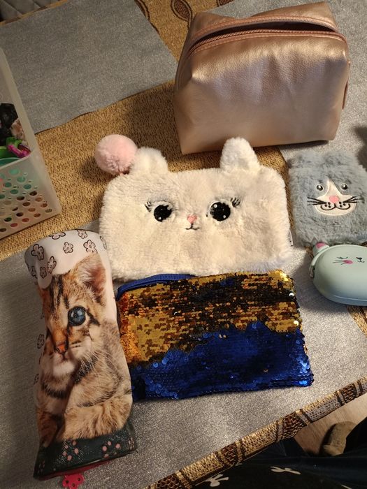 Zestaw piórników i portfelików