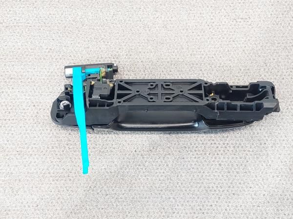Puxador porta trás esquerdo TOYOTA Yaris (_P13_)