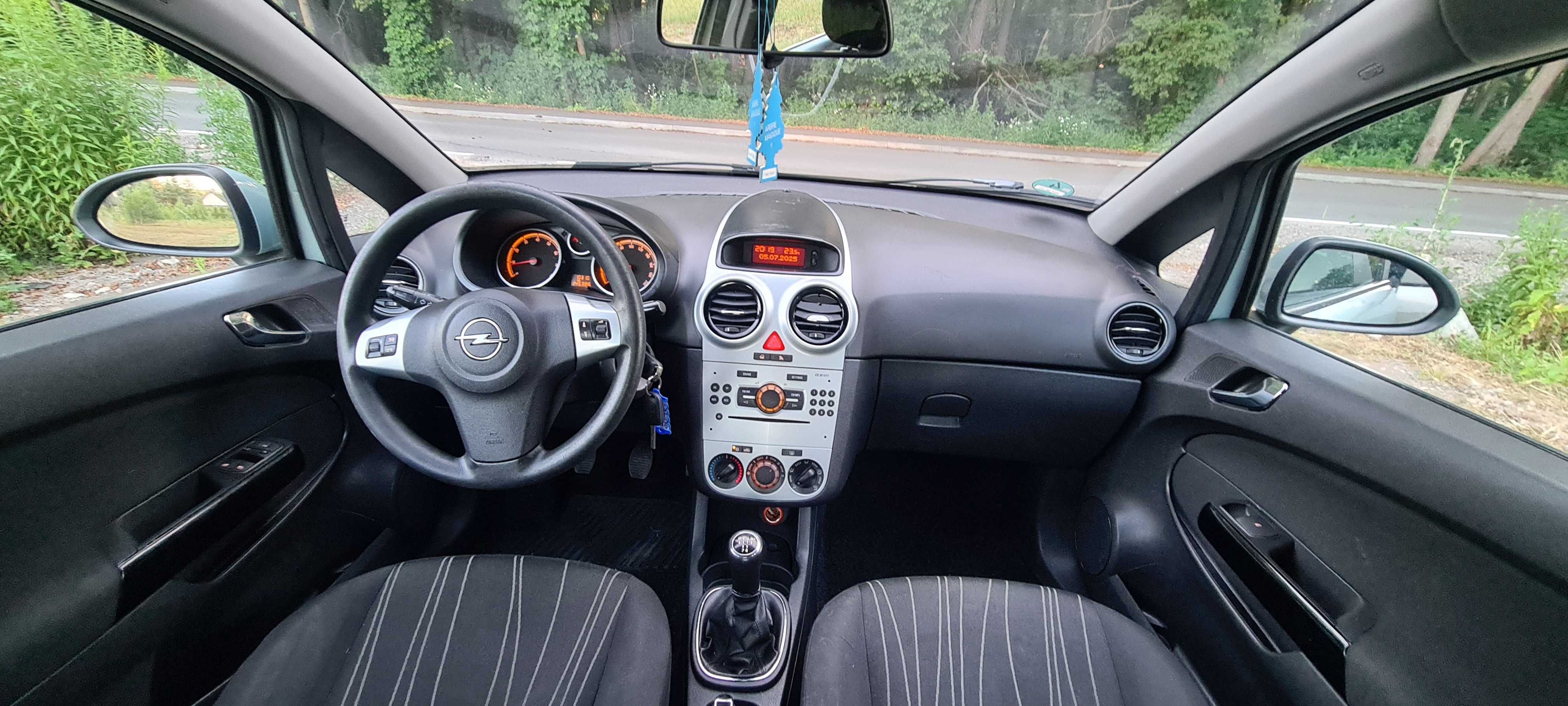 Opel Corsa***Benzyna***Klima***5 drzwi