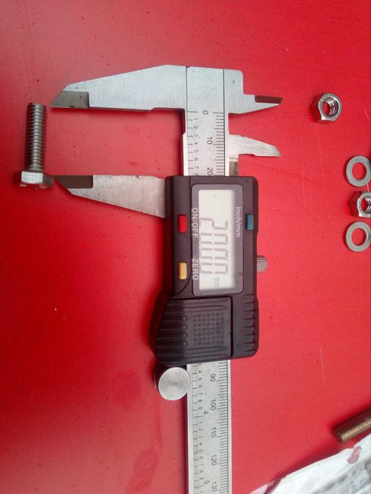 10 brocas 6mm, 100 parafusos 6mm com porcas e anilhas