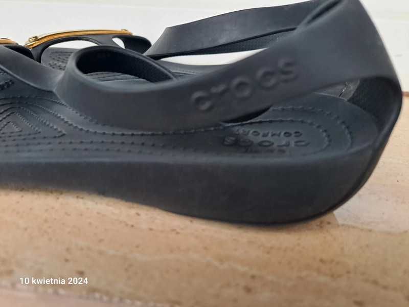 Crocs Serena Metallic Bar Sandal W Gold/Black W7