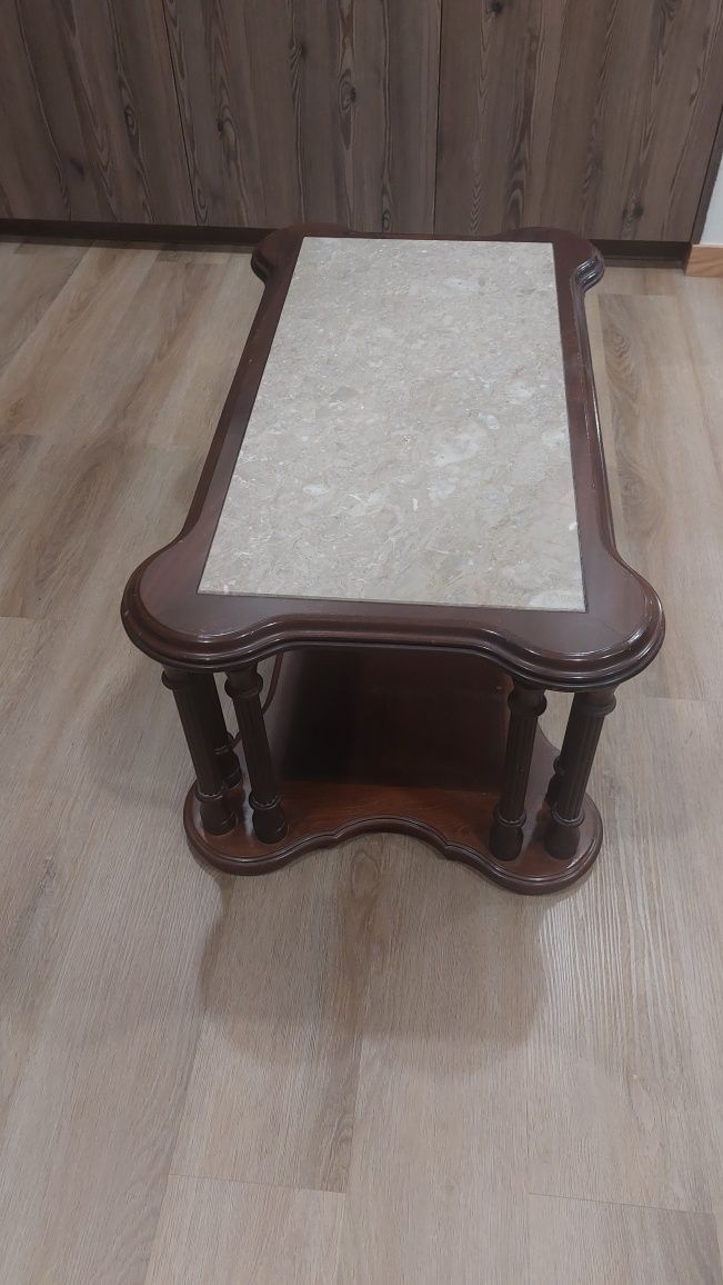 Mesa de centro - madeira maciça + mármore