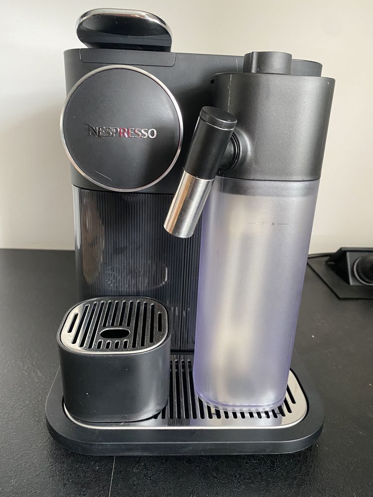 Ekspres DELONGHI Nespresso Gran Lattissima Czarny