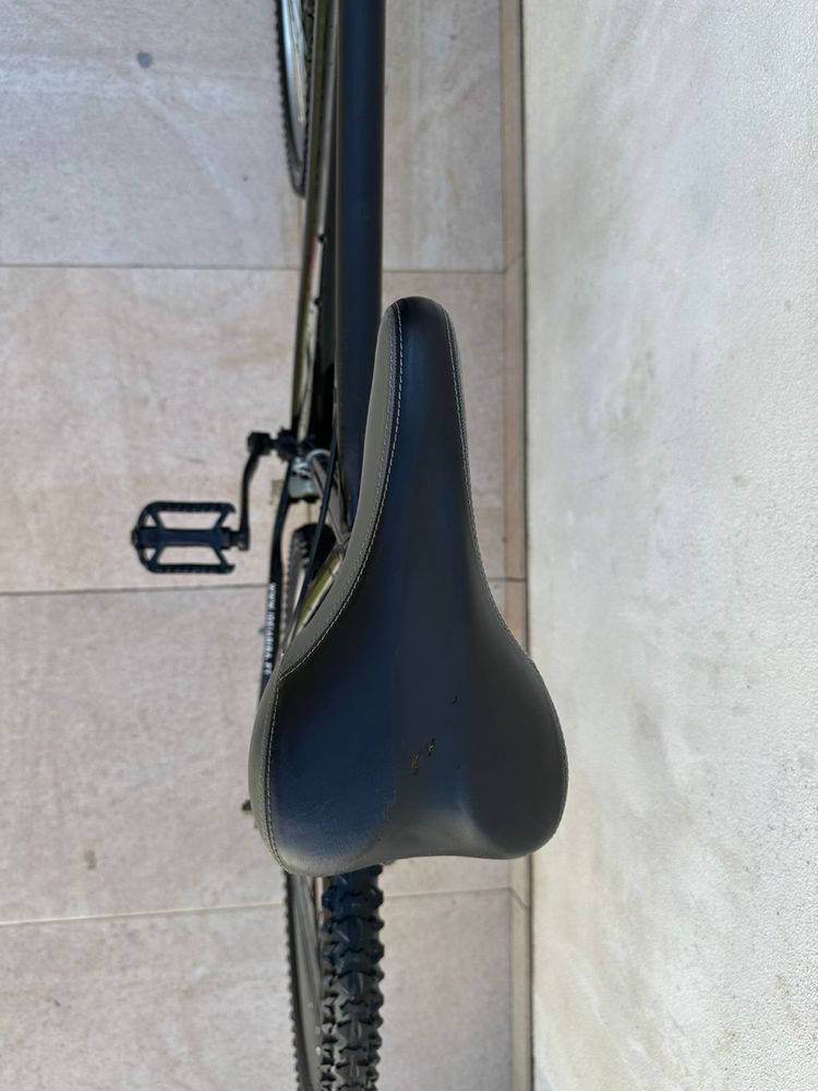 Bicicleta Preta Usada em Ótimo Estado