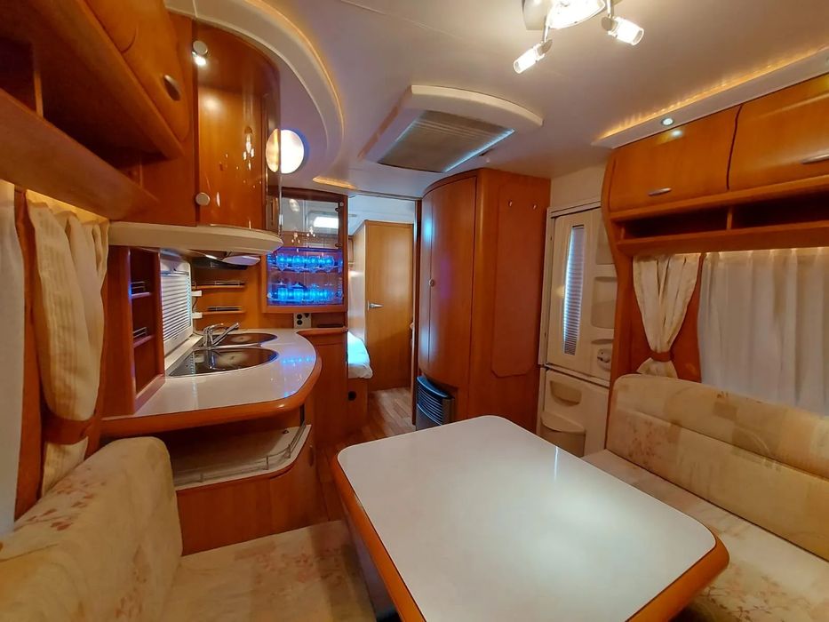 Hobby 495 Exellent Klima Markiza TV SAT  Hobby 495 Klima Markiza/Przedsionek TV SAT Radio Prysznic/WC