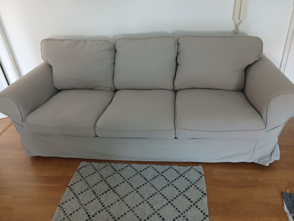 Sofá da ika ótimo