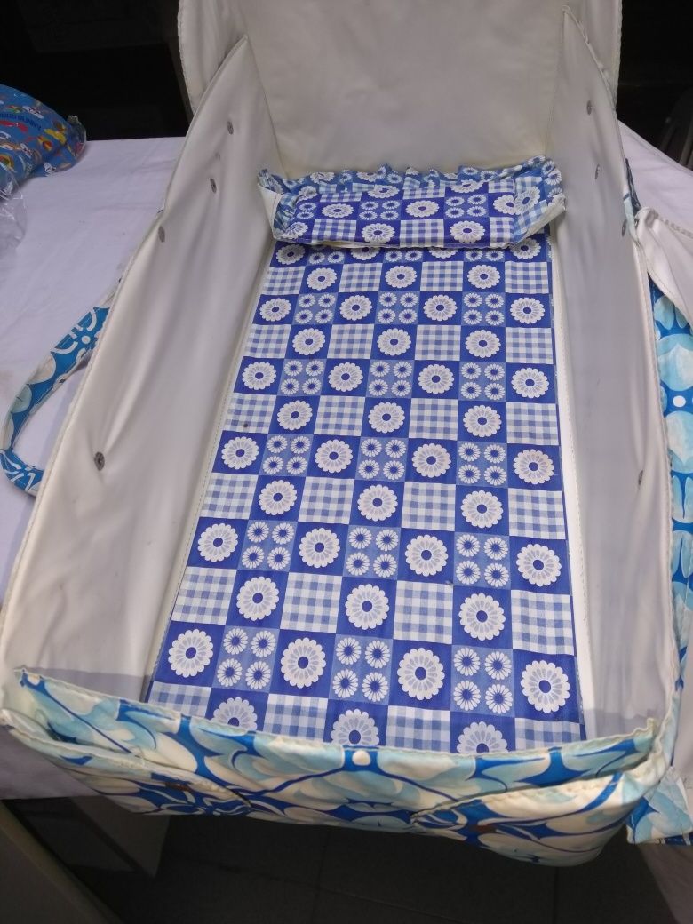 Alcofa para bonecas em plástico