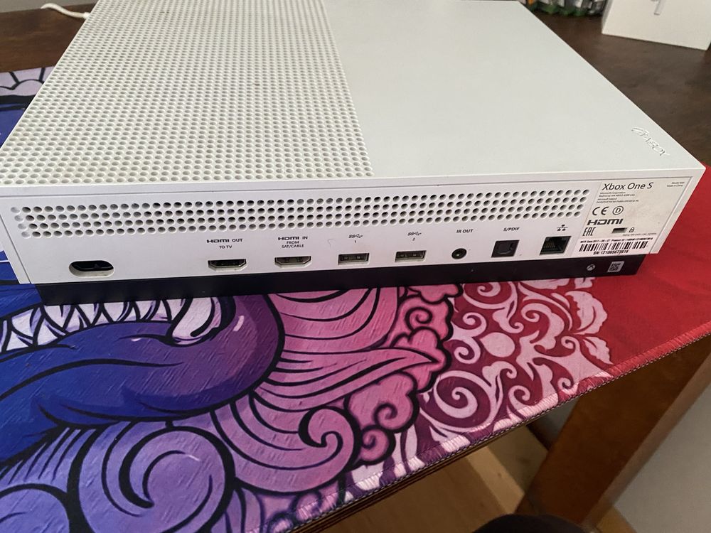 Xbox one s + pad + dwie gry