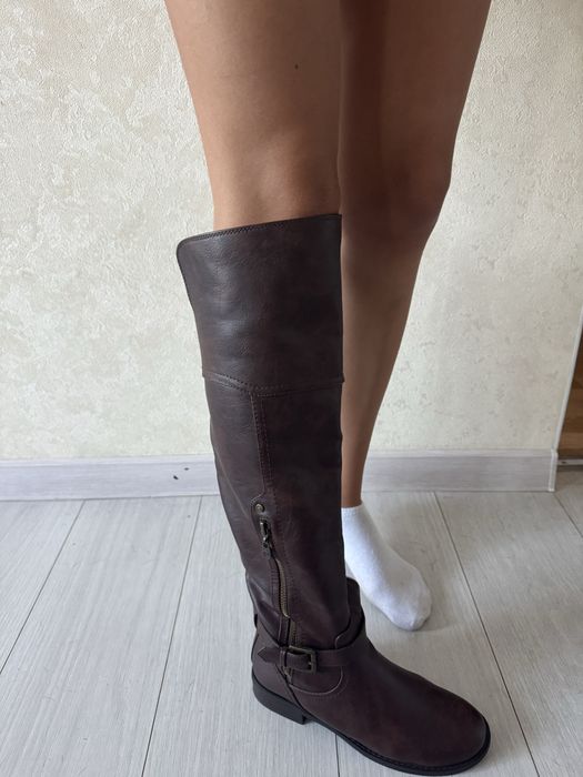 Женспие фирменные сапоги Guess . Одеты олин раз . Без следов носки .