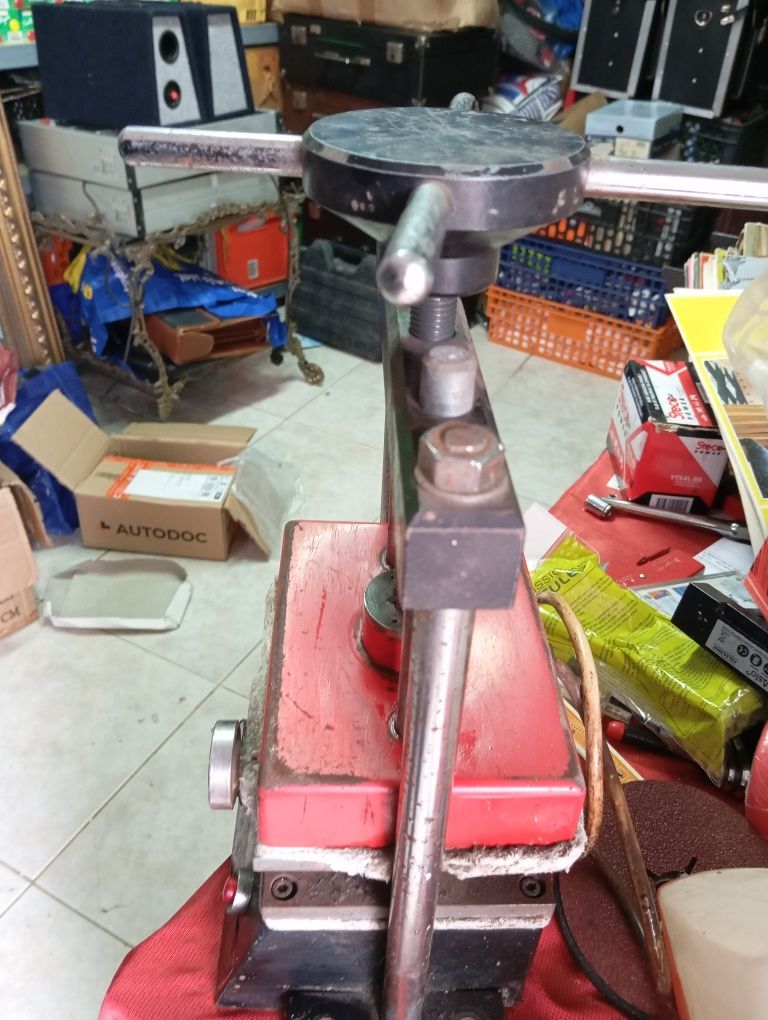 Máquina de estampar ou prensa