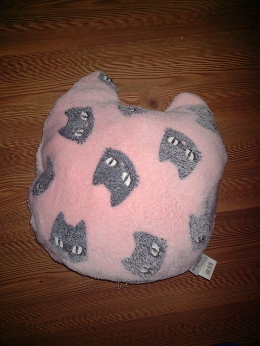 Poduszka koty świecąca w ciemności nowa nie używana bez metki