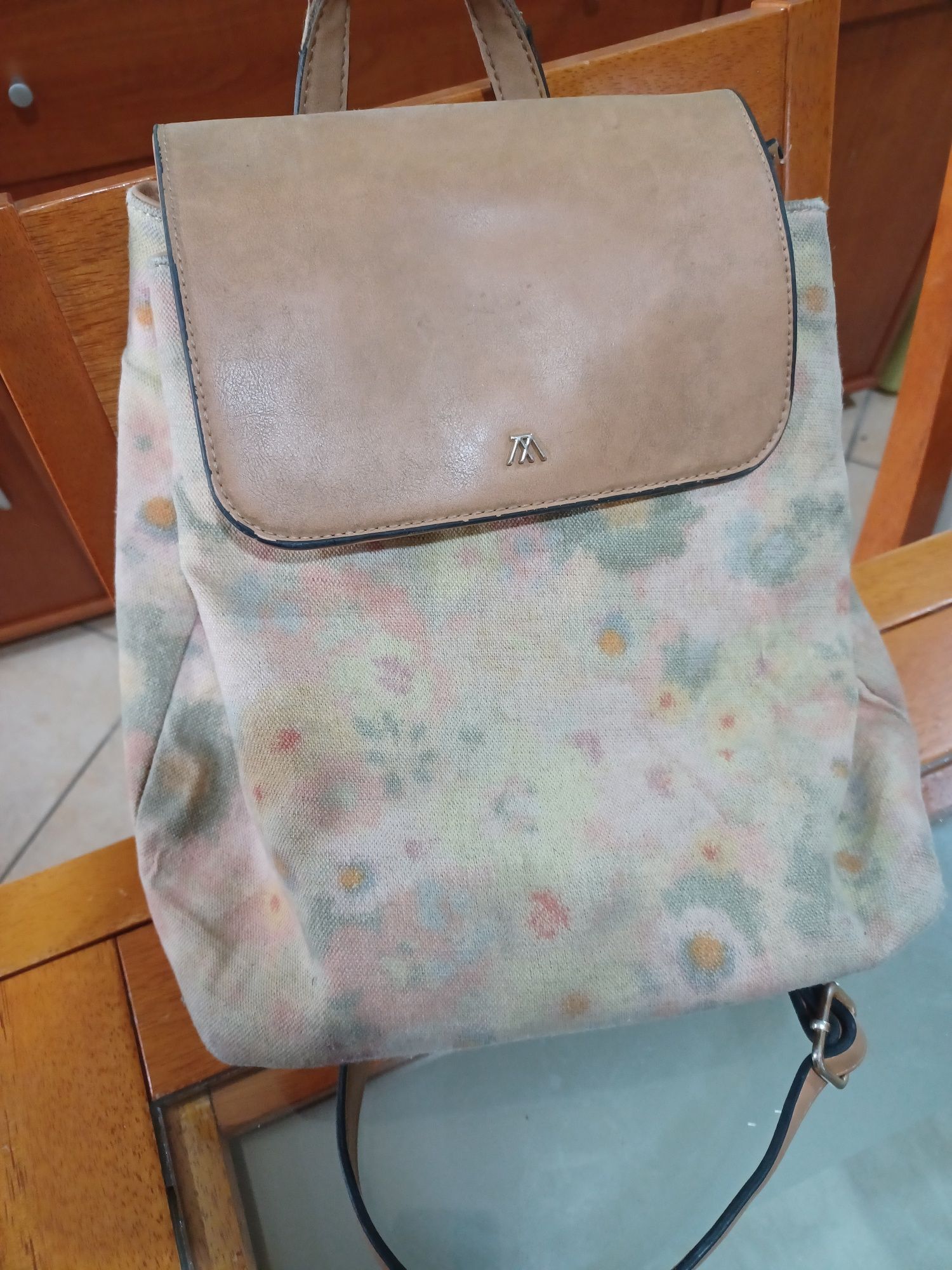 Mochilas mulher em bom estado