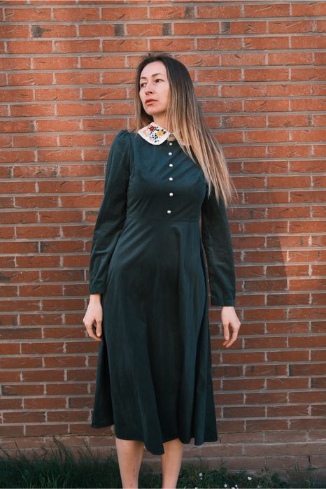 Сукня плаття з вишитим коміром вінтаж